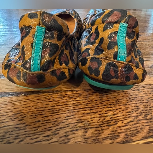 Beautiful leopard 8 Tieks, rehabbed! In great condition, see pics for details! - Picture 3 of 12